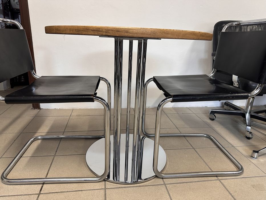 Thonet S1047 stół po renowacji. Średnica blatu 78cm