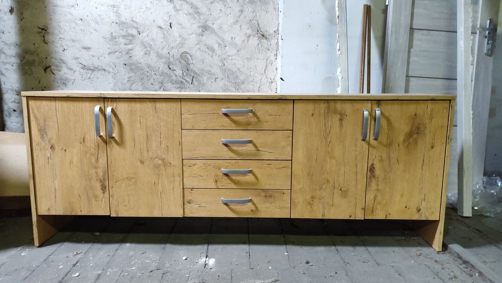 Komoda do przedpokoju z lustrem