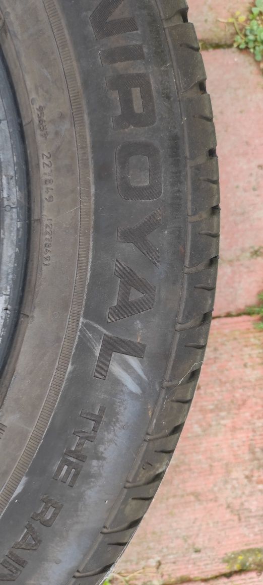 Opona Uniroyal 215/60 R17