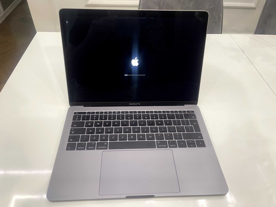 MacBook Pro 2017 13,3 / i5 / 16GB / 256GB / Gwiezdna szarość /Warszawa