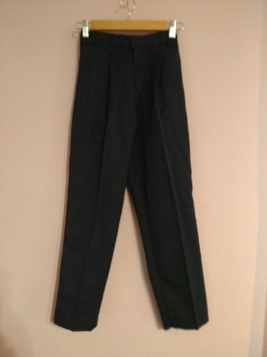 Eleganckie spodnie chłopięce granatowe 152