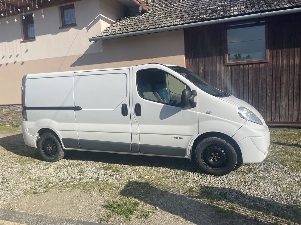 Bus Nissan Primastar długi