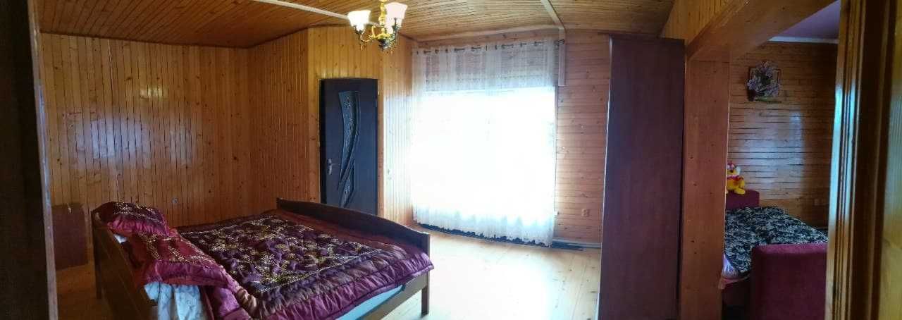будинок в передмісті Калуш на березі р.Лімниця з прилеглою територією