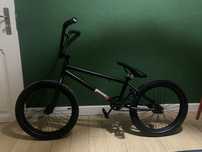 BMX Preta em Ótimo Estado