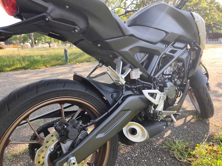 Honda CB125R como nova