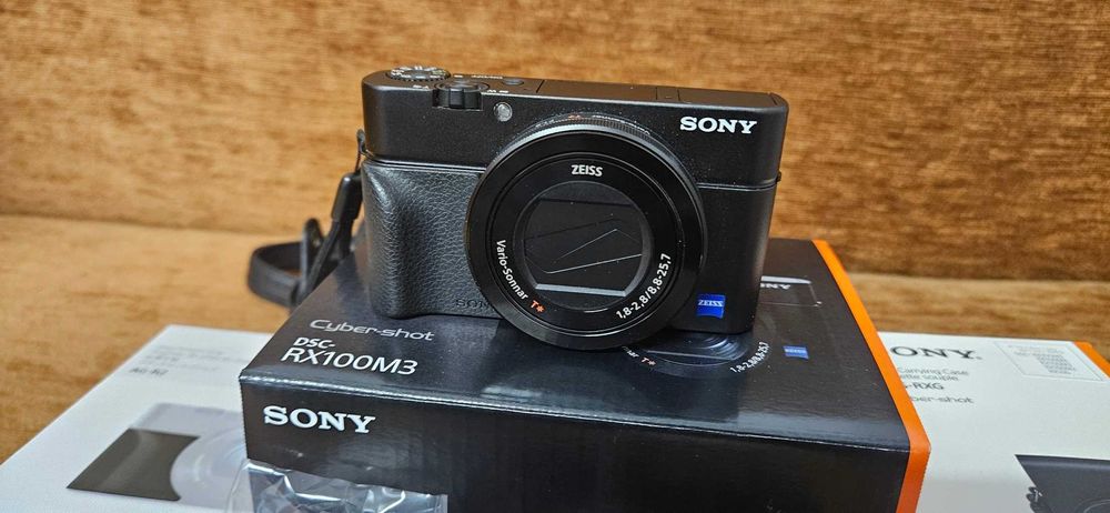 Aparat Sony DSC-RX100M3 + dodatki - stan bardzo dobry