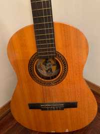 Guitarra antiga em madeira