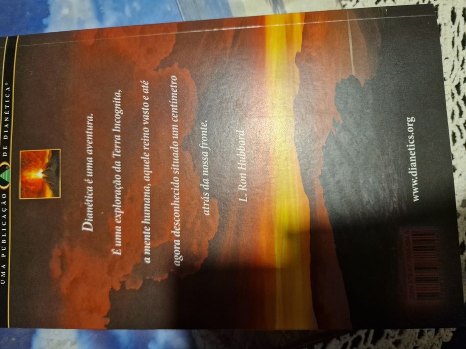 Livro Dianética de L. Ron Hubbard
Best seller, quase 700 página