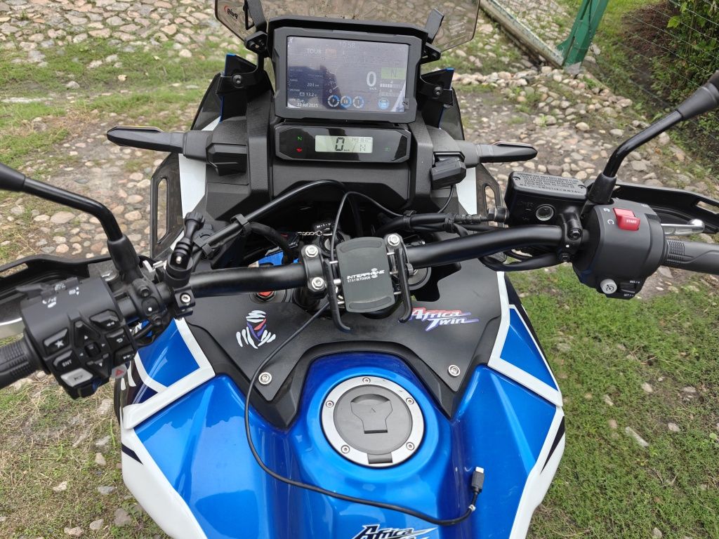 Honda CRF1100L Africa Twin 2023, Polski salon
