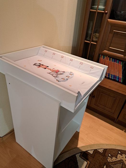 Продам Новий пеленальний столик комод   разом з пеленальним килимком