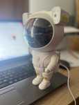 Lampka projektor gwiazd astronauta