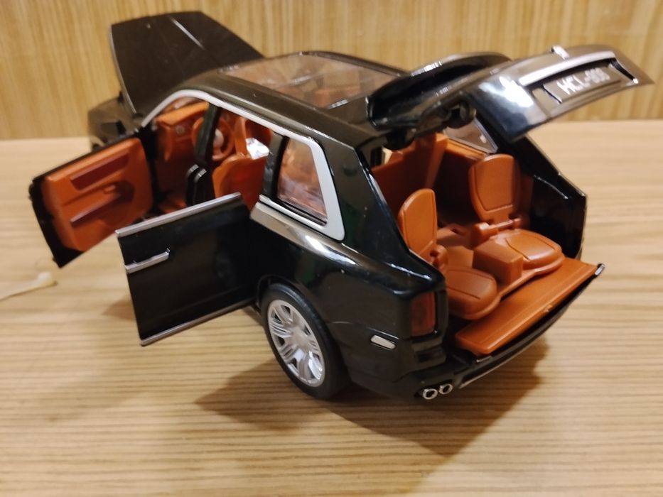 Модель авто Rolls-Royce Cullinan 1:22 Автопром Металл свет звук инерци