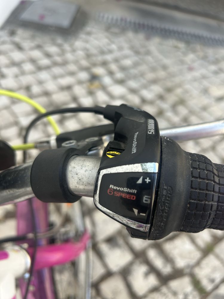 Bicicleta de criança cor de rosa