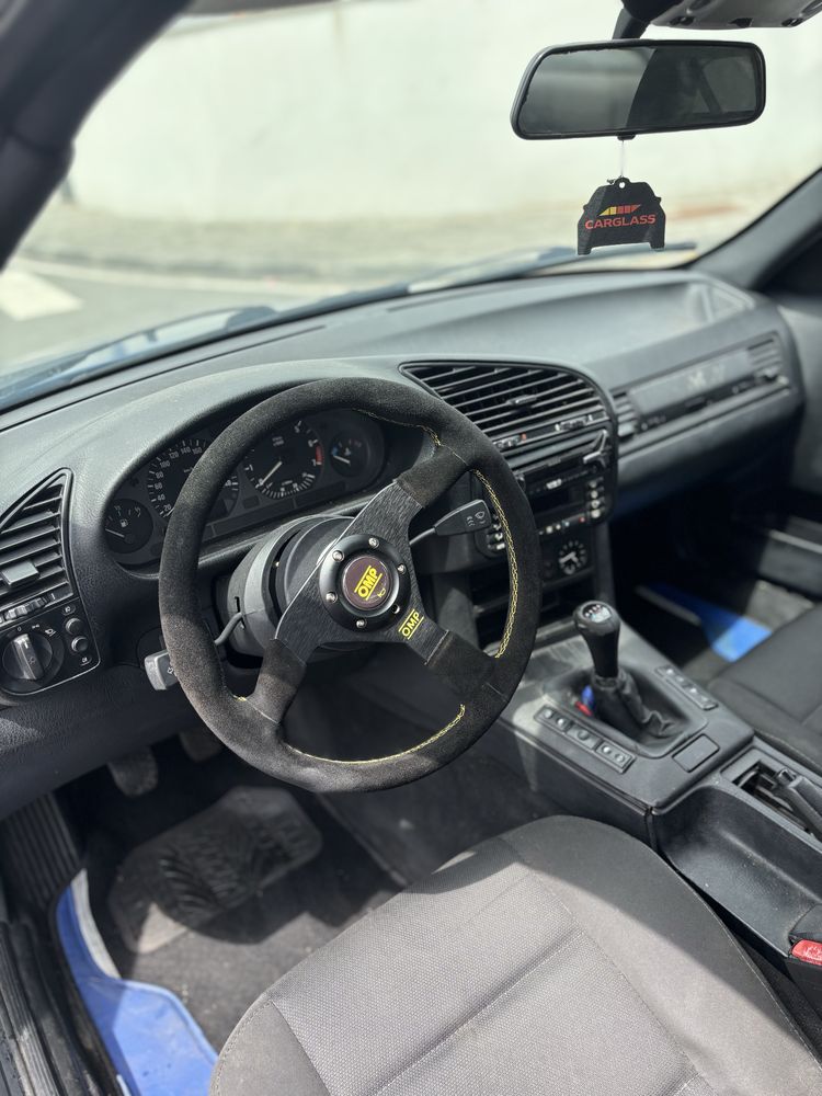 BMW 318is 1996 sedan