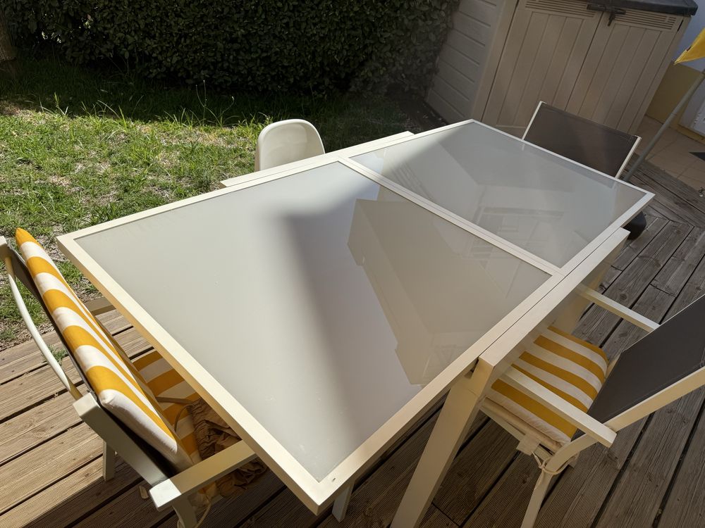 Mesa de metal com tampo de vidro extensivel