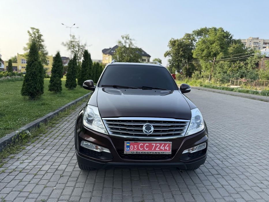 SsangYong Rexton w  Сангйонг рекстон джип