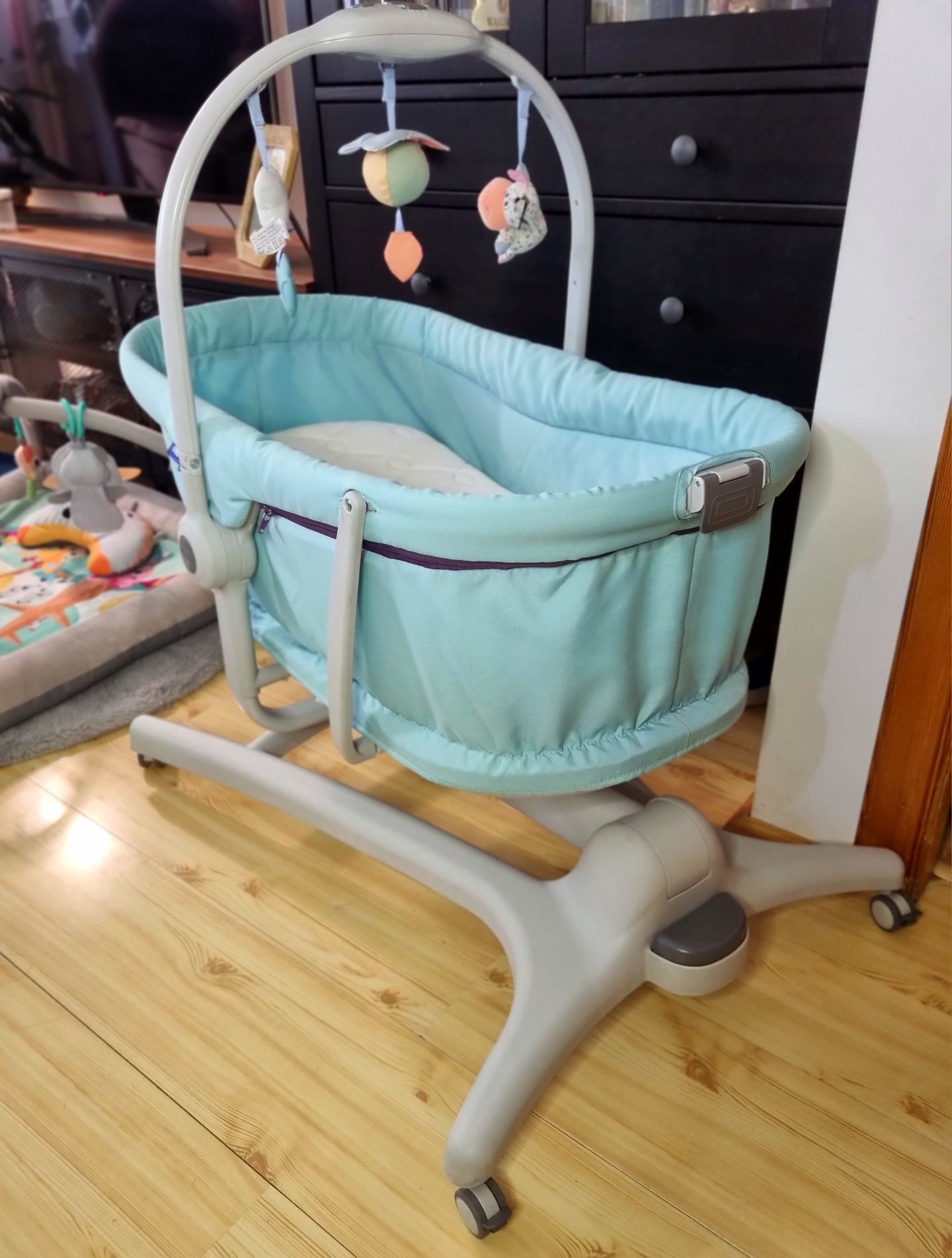 Łóżeczko mobilne mini dostawne Chicco Baby Hug 4w1 aquarelle fotelik