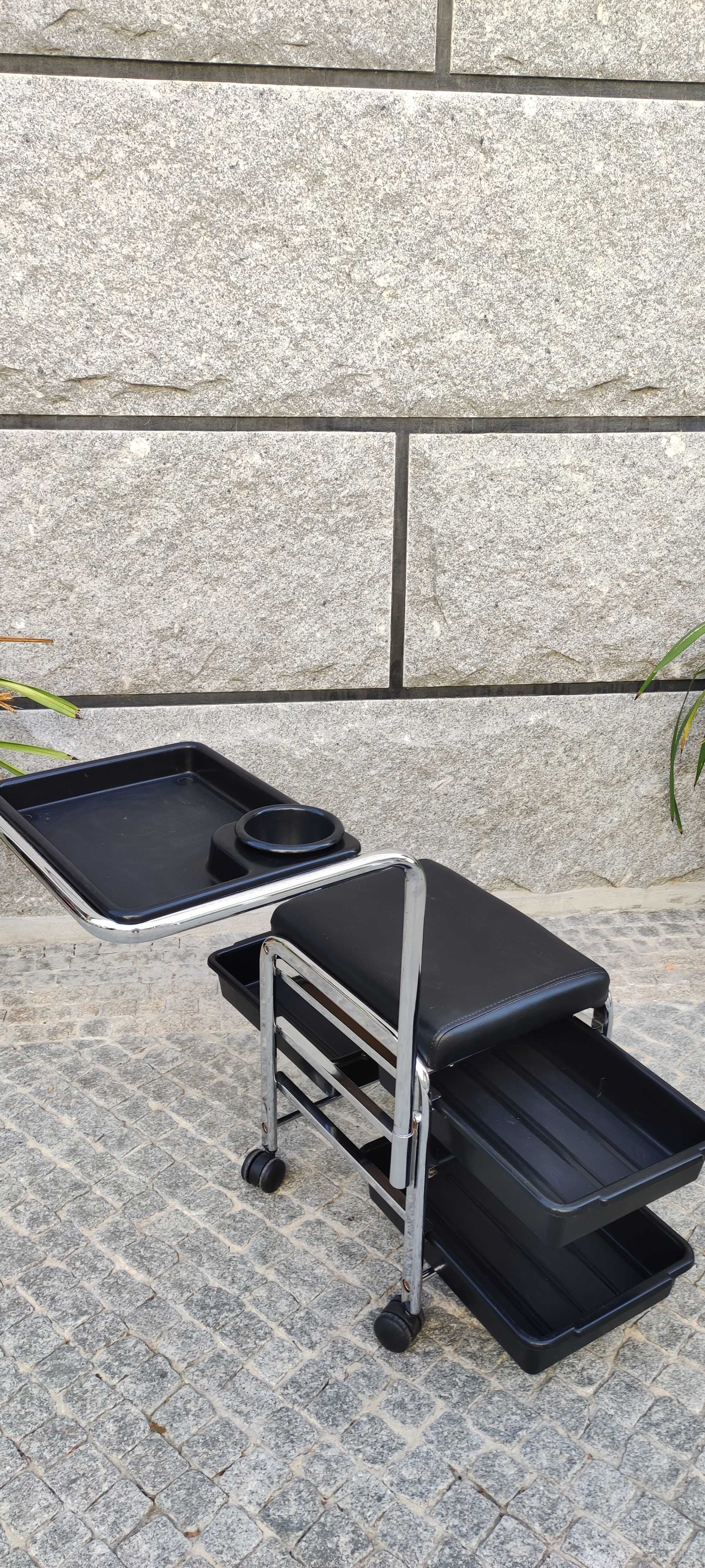 Mesa de ajudante de esteticista