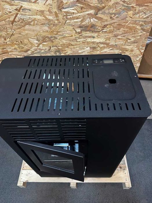 Piecyk na pellet Nella 9 kW z dystrybucją DGP + pilot