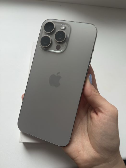 Iphone 15 pro max 256 полоса на екрані