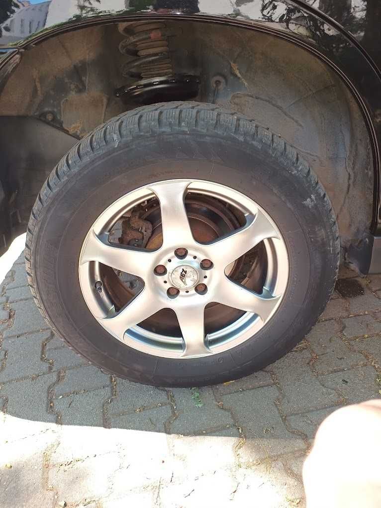 Opony Bridgestone Blizzak LM-25 4x4 235x60x17 102H komplet 4szt