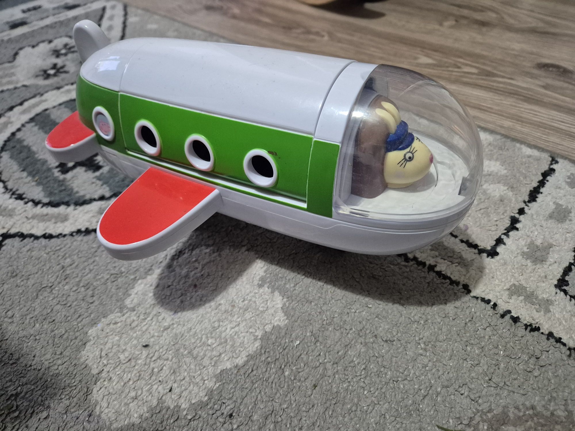 Samolot peppa z 2 figurkami plus hustawka