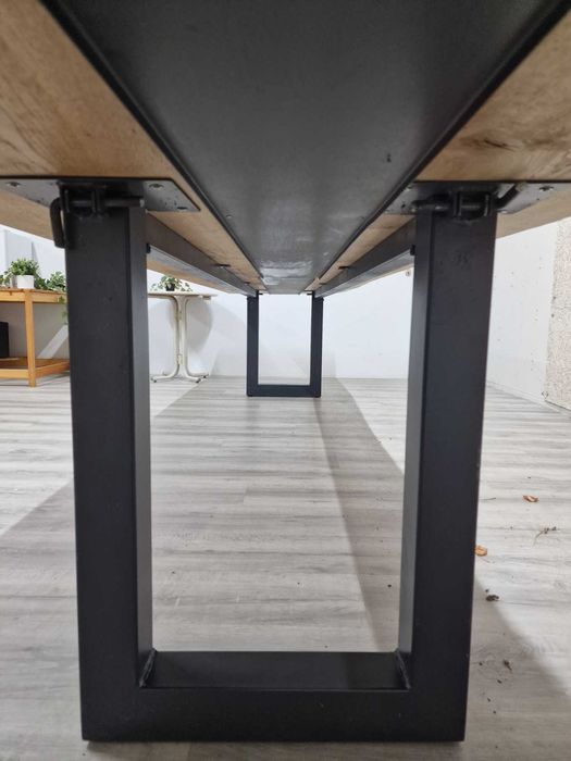 Mesas de Jantar Rústica em Carvalho Maciço com Estrutura Metálica – 4m