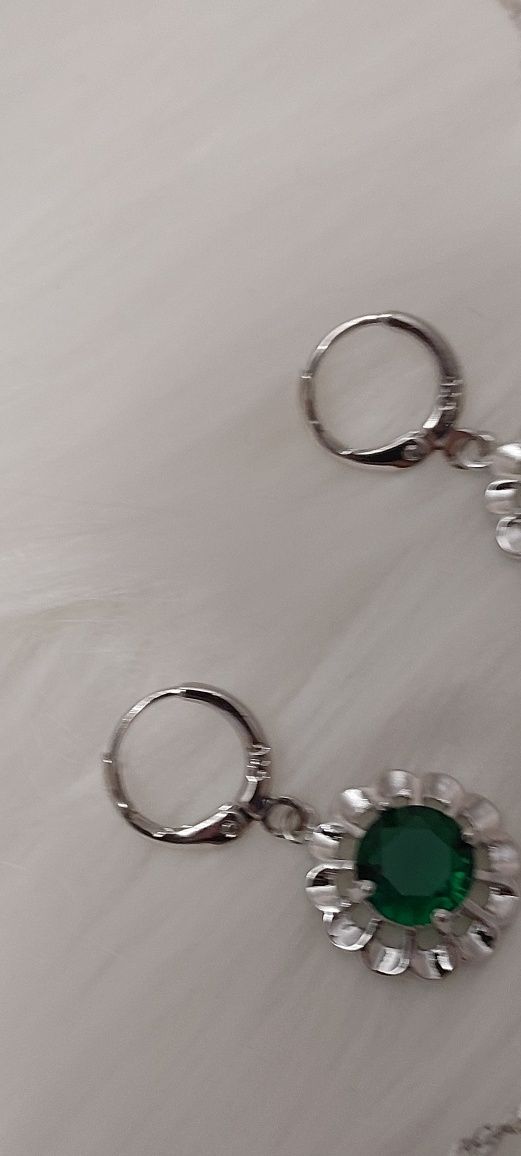 Srebrny komplet biżuterii z zielonym oczkiem