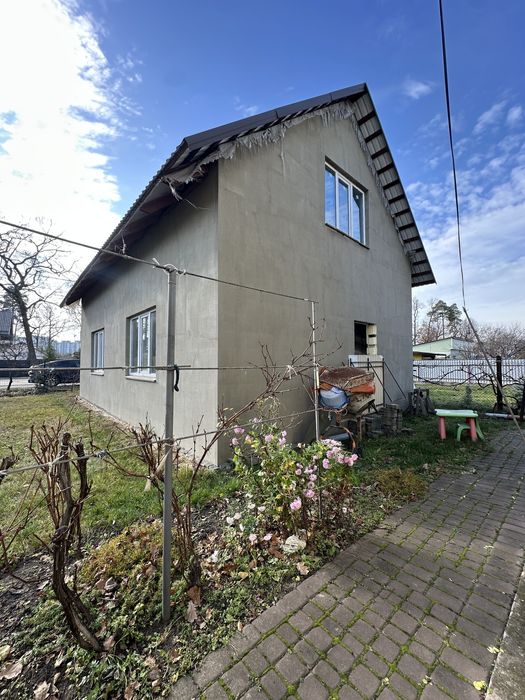 Великий будинок по вулиці Києво-Мироцька з газом