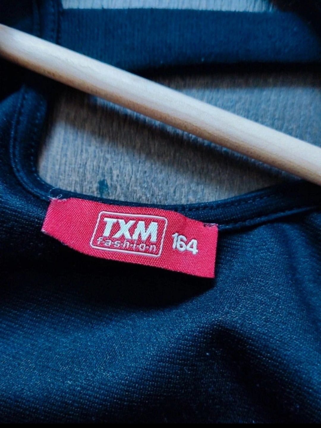 Czarna obcisła sukienka odkryte plecy ciepła TXM XS S 164