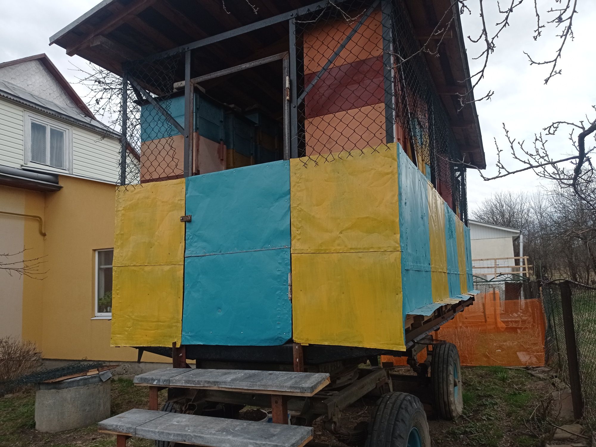 Причеп для бджіл Бджолопавільйон Прицеп (павильон) пчёл Пчелопавильйон