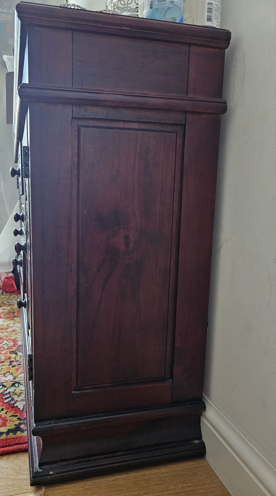 Komoda/szafka w stylu marokańskim z czerwonego drewna