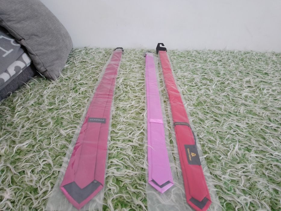 Krawaty różnych firm