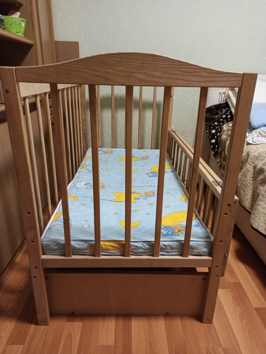 Ліжко дитяче з маятниковим механізмом