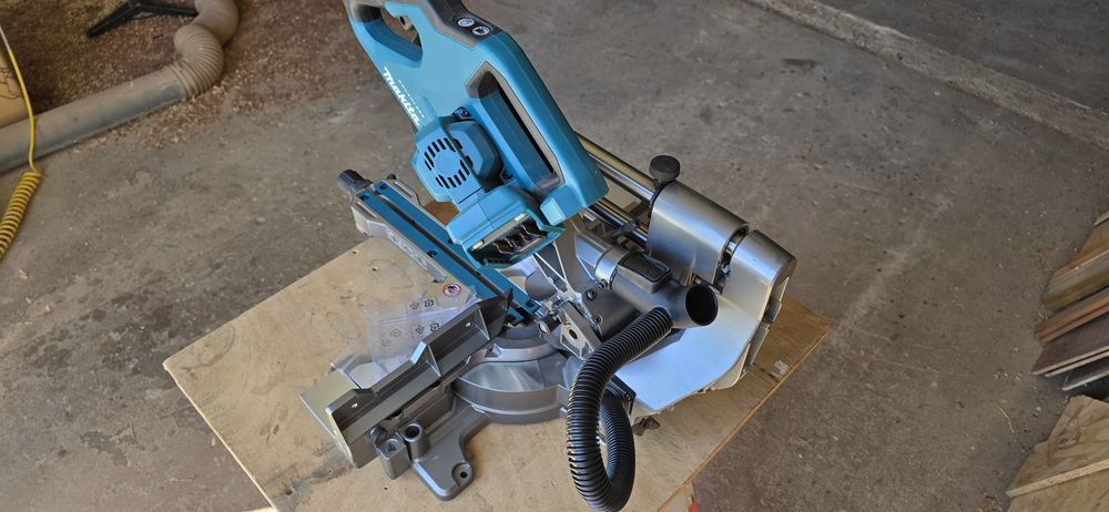 Makita, serra esquadrias LS002G 40V usada