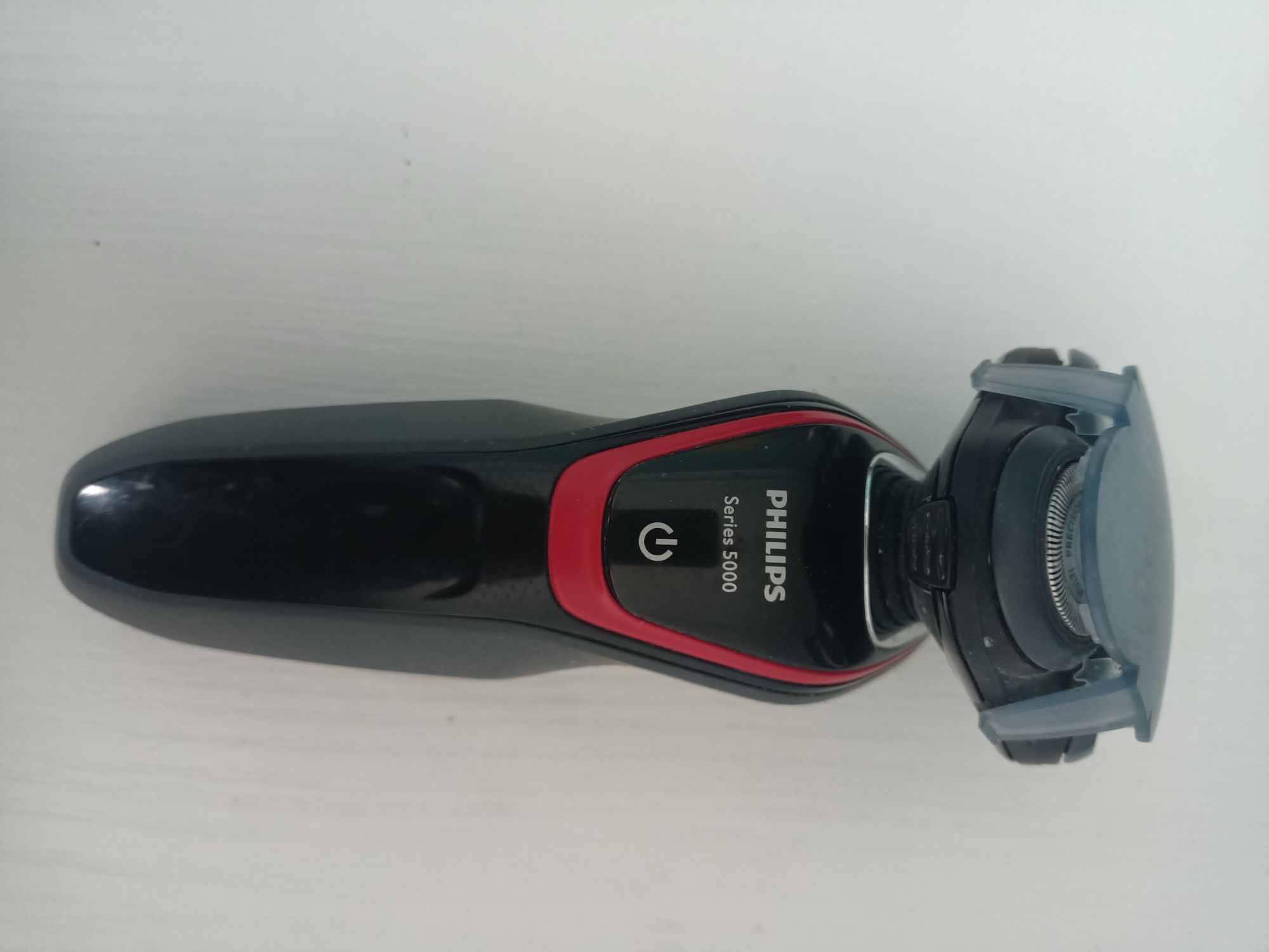 Golarka Braun series 5 oraz Philips series 5000