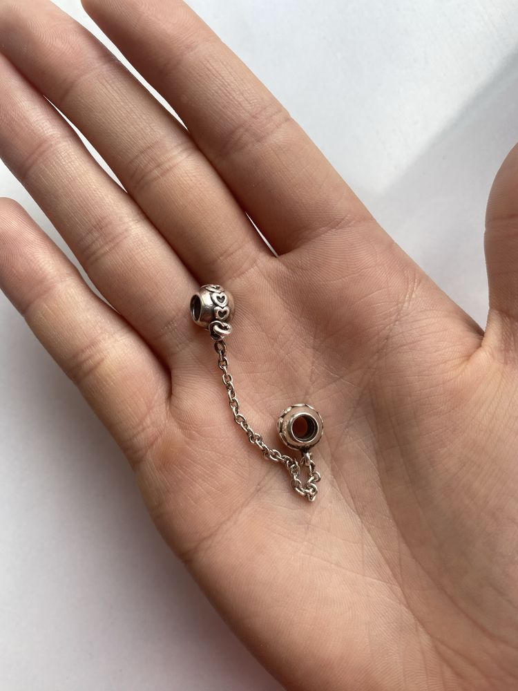 Łańcuszek zabezpieczający Pandora Charms Serca
