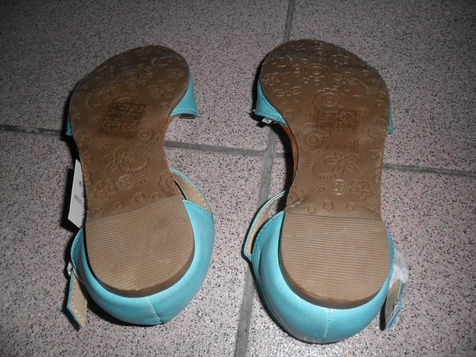 Sandálias menina novas