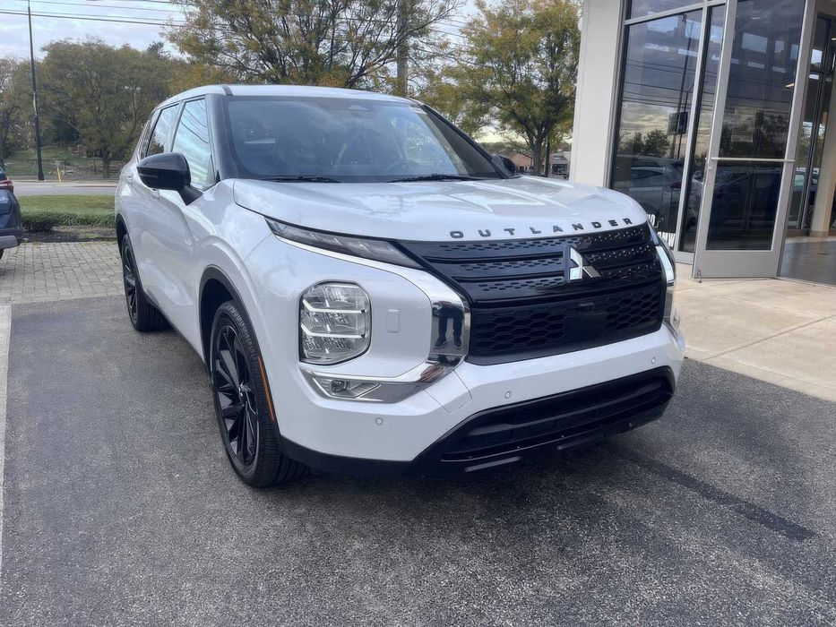 Mitsubishi Outlander SEL      2023
