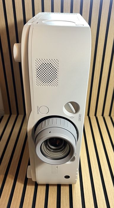 Продам Проектор NEC PA522U