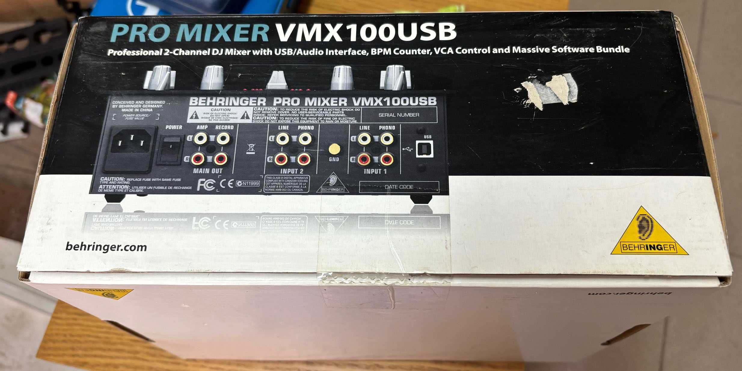 BEHRINGER PRO MIXER VMX100USB - Profesjonalny 2-kanałowy mikser