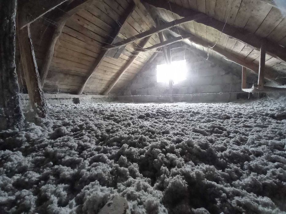 Ocieplanie piana PUR celuloza ocieplenie poddaszy izolacja domu stropu