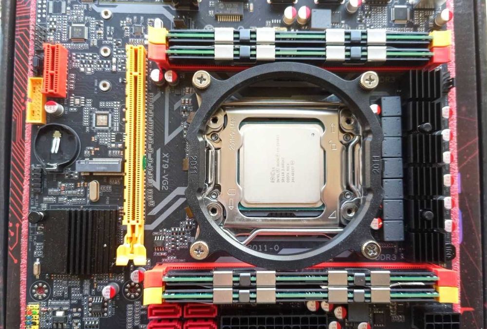 Комплект S2011 материнка процессор Intel Xeon 8 ядер память DDR3 16 GB