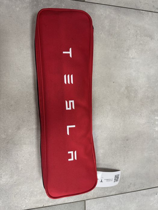 Apteczka Tesla Model 3 Trojkąt Lift