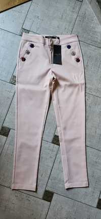 Laura Jo francuskie spodnie cygaretki premium pudrowy róż zdobione S