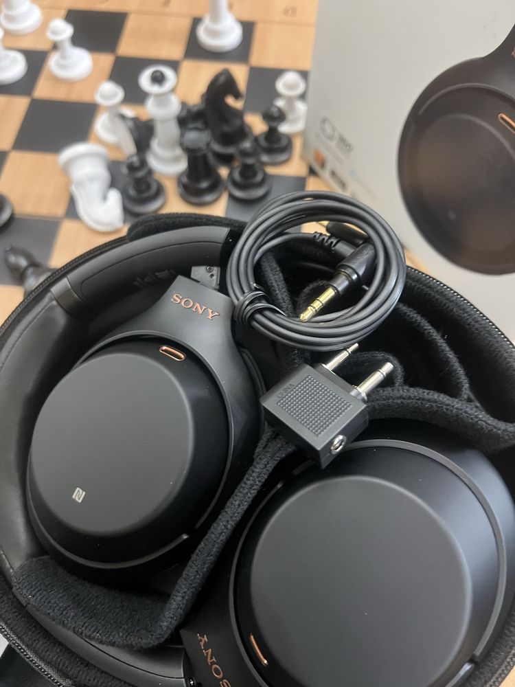 Нові бездротові навушники Sony WH-1000XM3 з функцією шумозаглушення.
