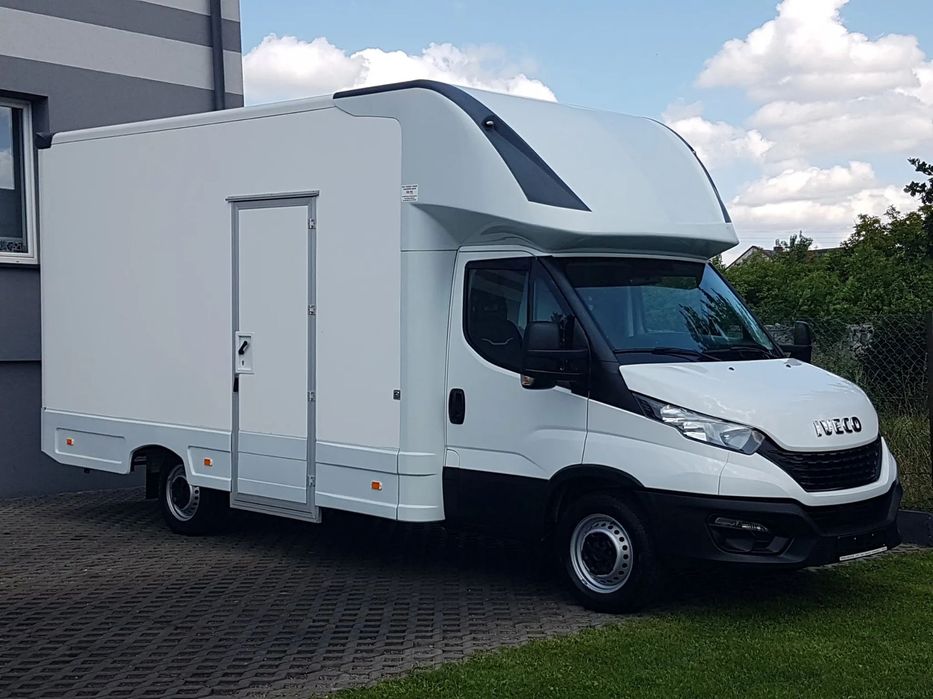 Iveco DAILY KONTENER NISKOPODŁOGOWY 4,43x2,23x2,42 SKLEP FOODTRUCK BAR KLIMA KONIOWÓZ KAMPER  Kontener Niskopodłogowy 4,43x2,23x2,42 Sklep Kamper Foodtruck Bar AC