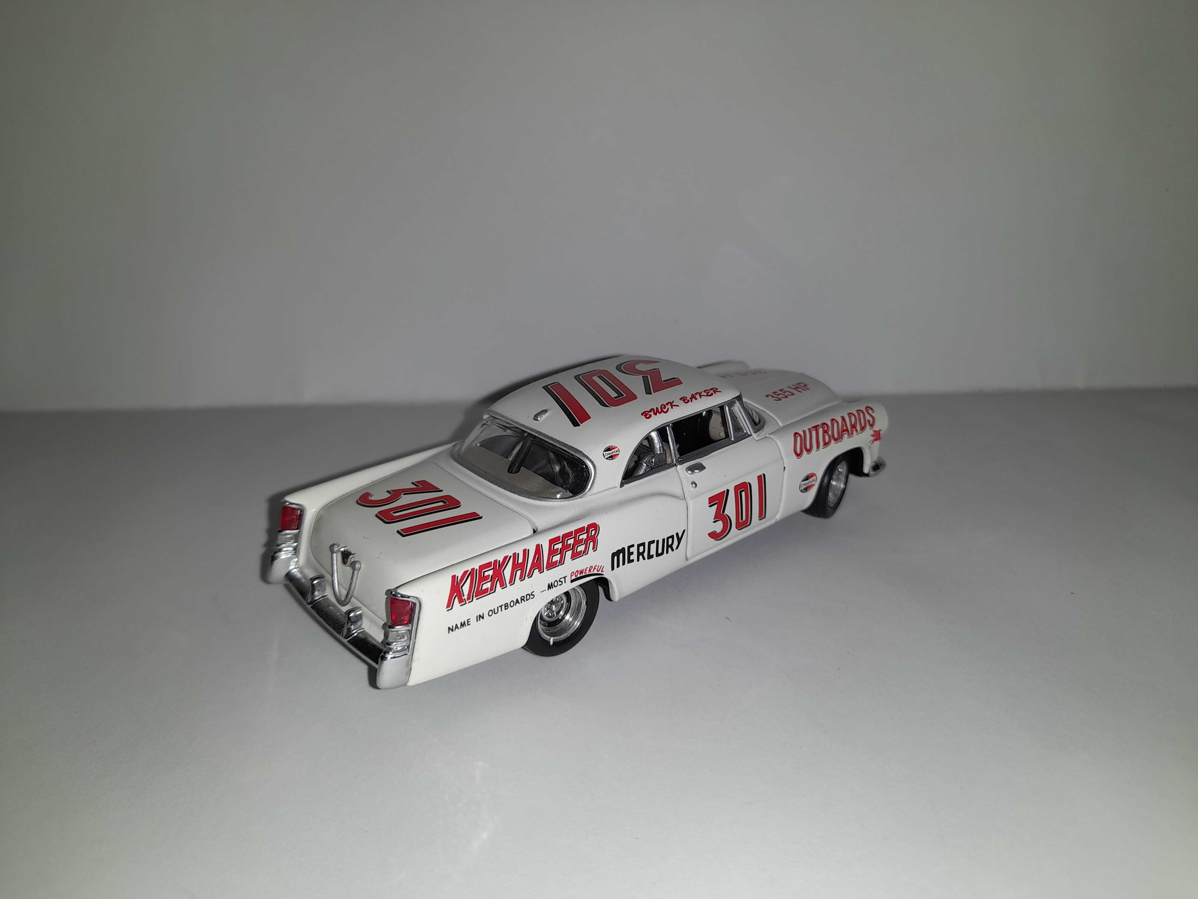 Chrysler 300B 1:43 Team Caliber