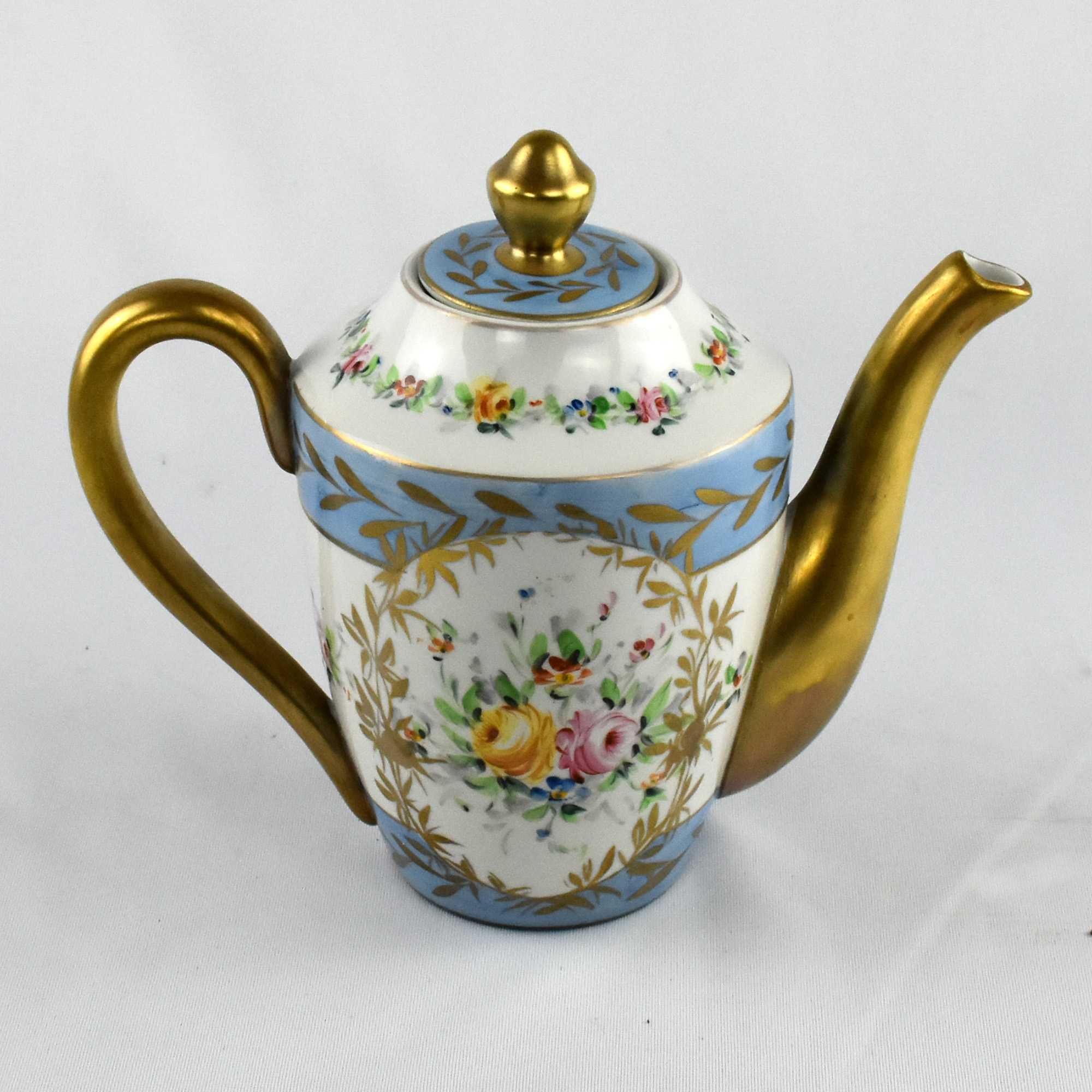 Bule porcelana Artibus, com flores pintado à mão, bico e asa a ouro