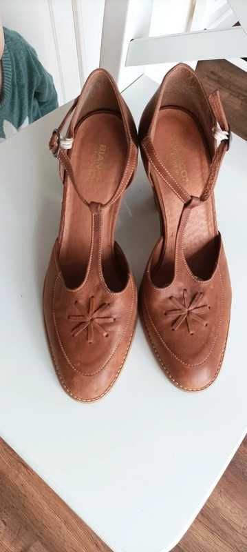 Buty na obcasie ze skóry